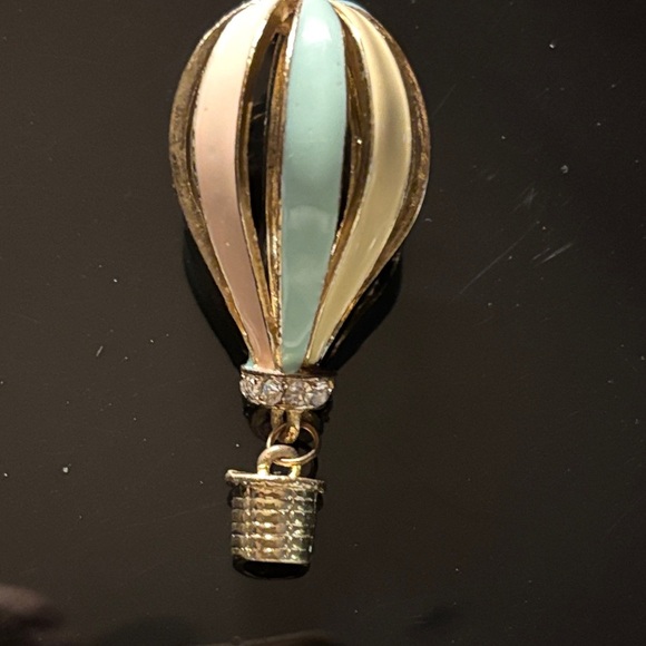Vintage Jewelry - Vintage Gold and light green light pink Hot Air Balloon Necklace